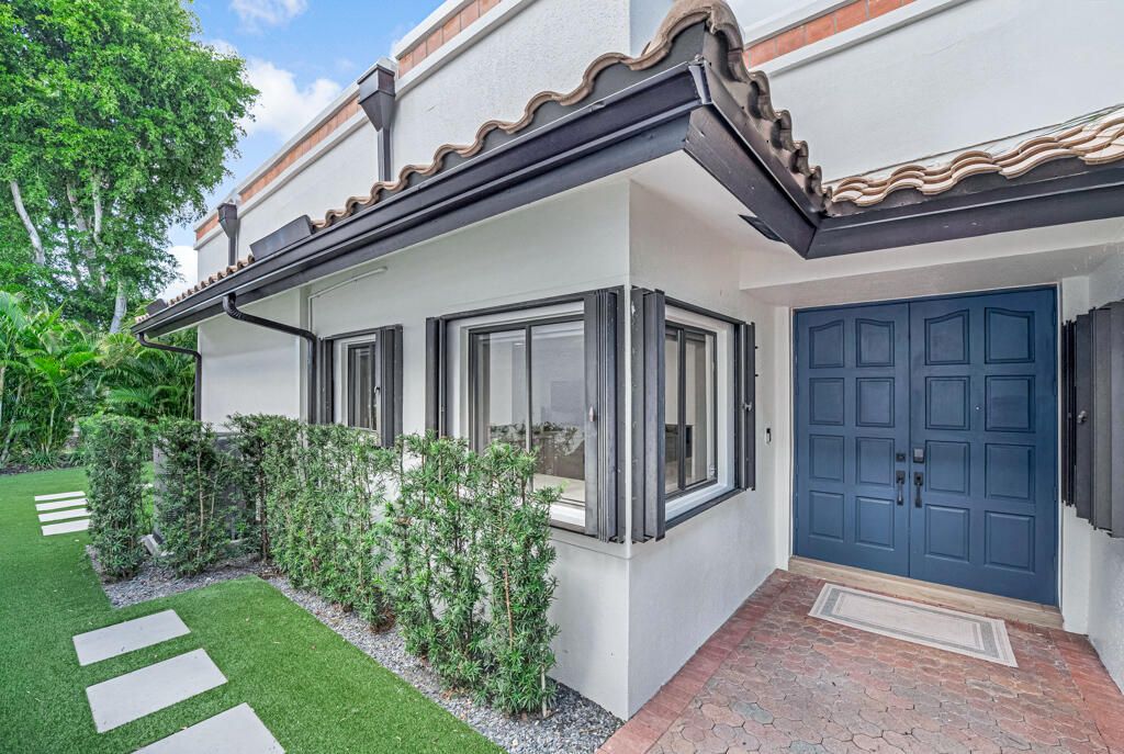 Active With Contract: $819,000 (3 beds, 2 baths, 2007 Square Feet)