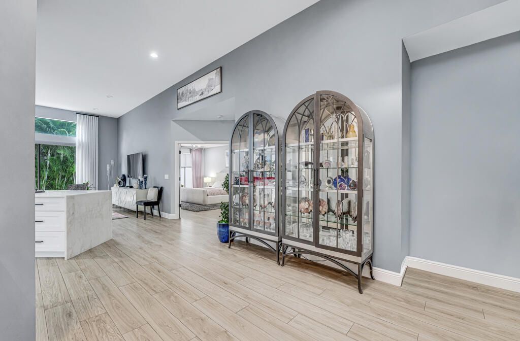 Active With Contract: $819,000 (3 beds, 2 baths, 2007 Square Feet)