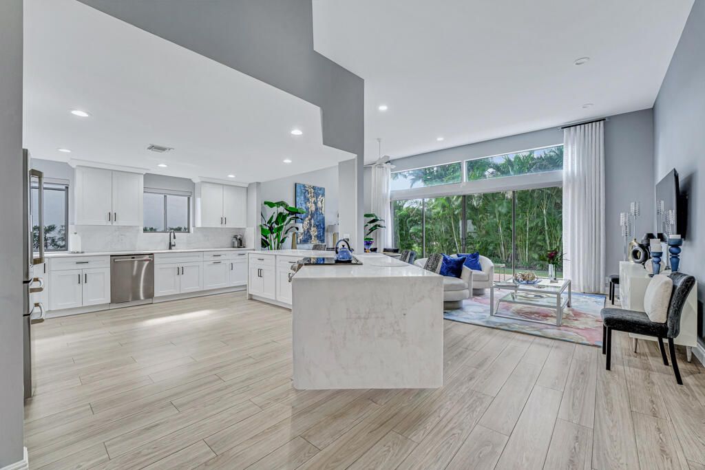 Active With Contract: $819,000 (3 beds, 2 baths, 2007 Square Feet)