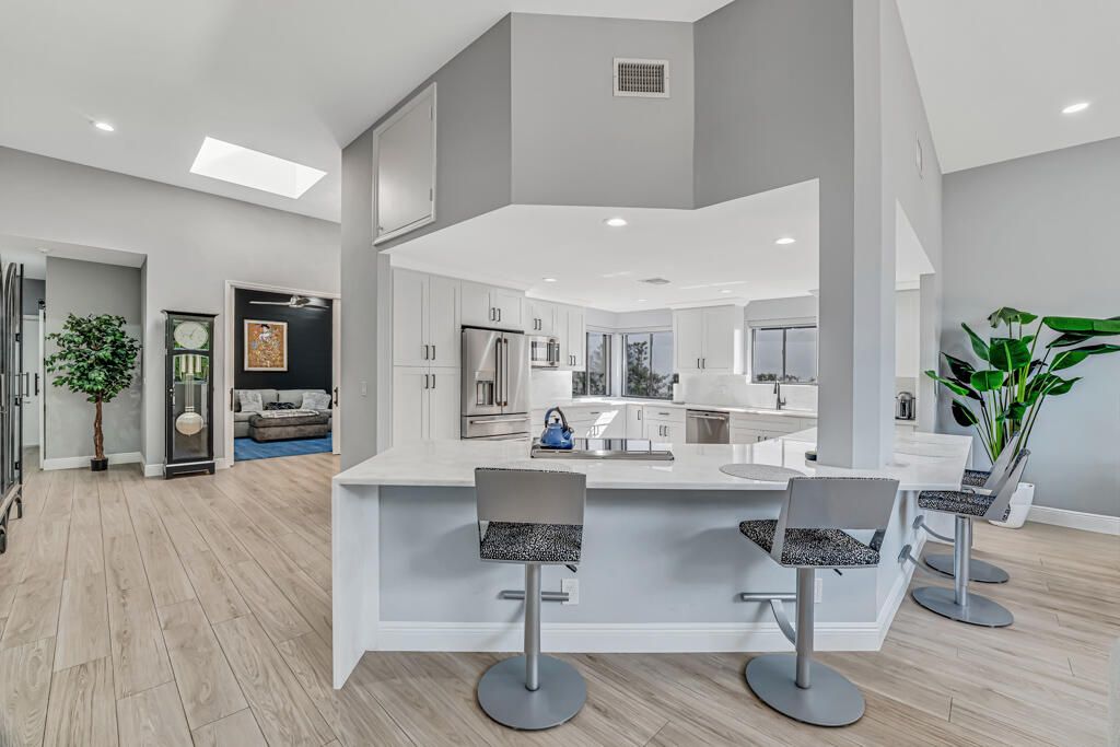 Active With Contract: $819,000 (3 beds, 2 baths, 2007 Square Feet)