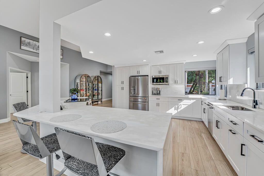 Active With Contract: $819,000 (3 beds, 2 baths, 2007 Square Feet)