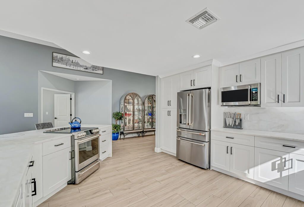 Active With Contract: $819,000 (3 beds, 2 baths, 2007 Square Feet)