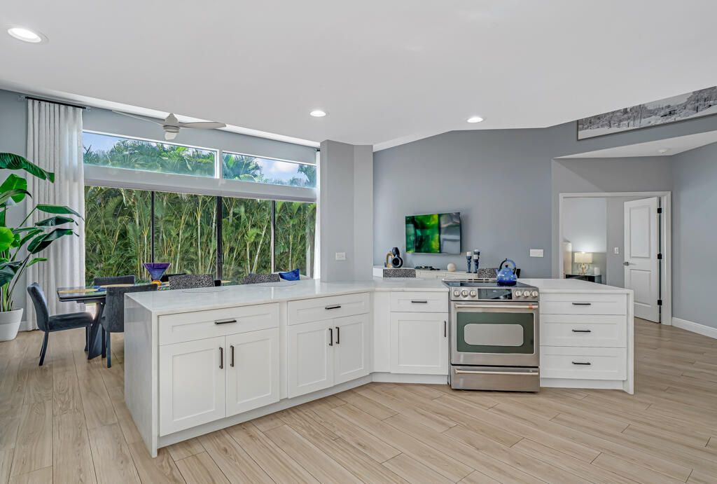 Active With Contract: $819,000 (3 beds, 2 baths, 2007 Square Feet)