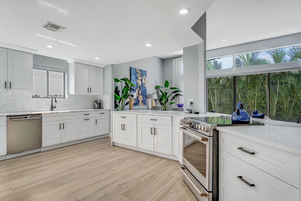 Active With Contract: $819,000 (3 beds, 2 baths, 2007 Square Feet)