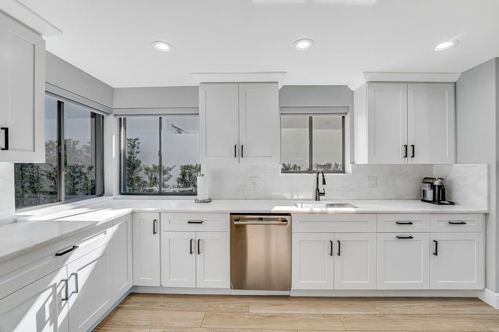 Active With Contract: $819,000 (3 beds, 2 baths, 2007 Square Feet)