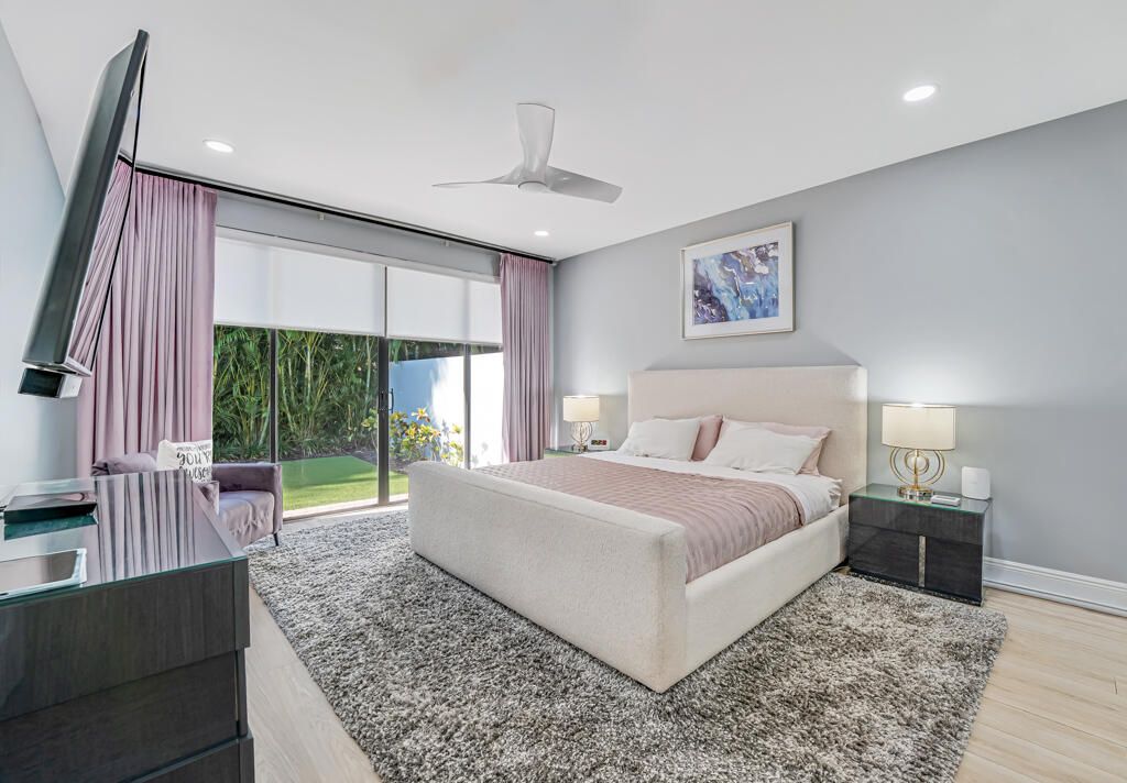 Active With Contract: $819,000 (3 beds, 2 baths, 2007 Square Feet)