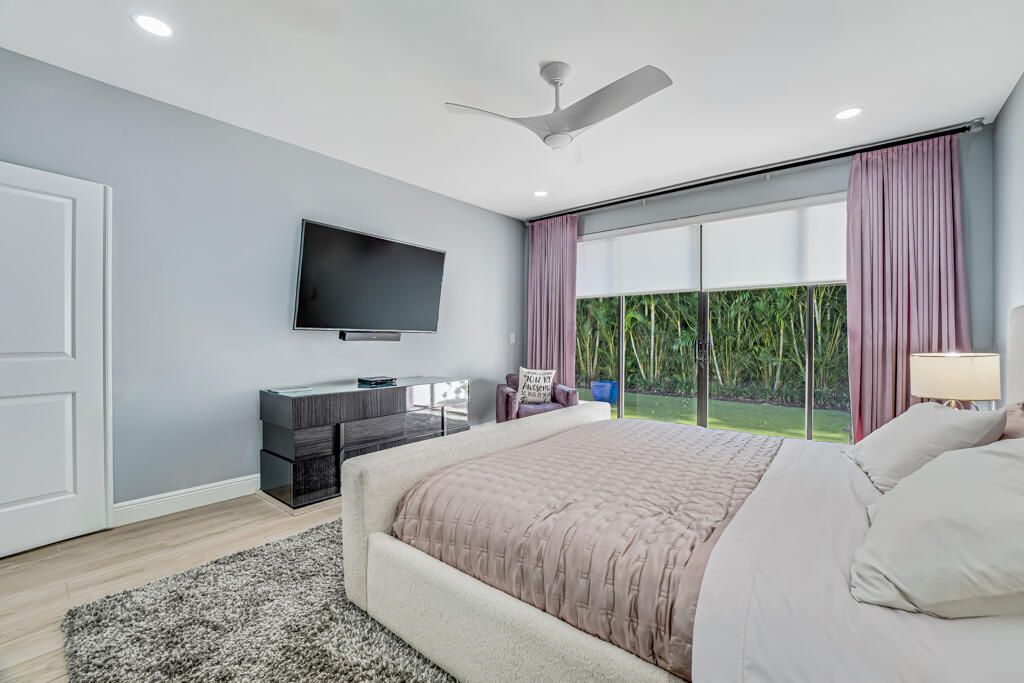 Active With Contract: $819,000 (3 beds, 2 baths, 2007 Square Feet)