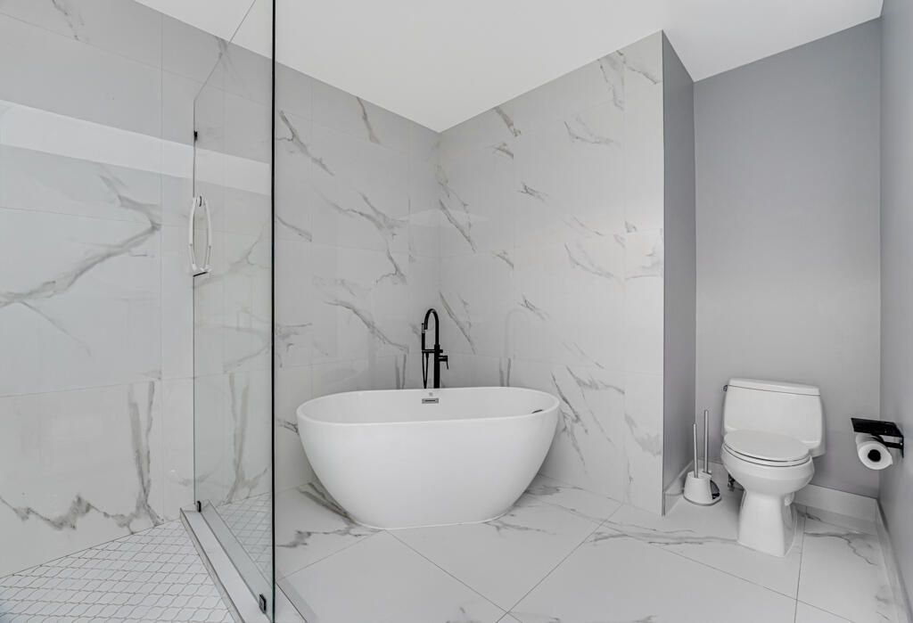 Active With Contract: $819,000 (3 beds, 2 baths, 2007 Square Feet)