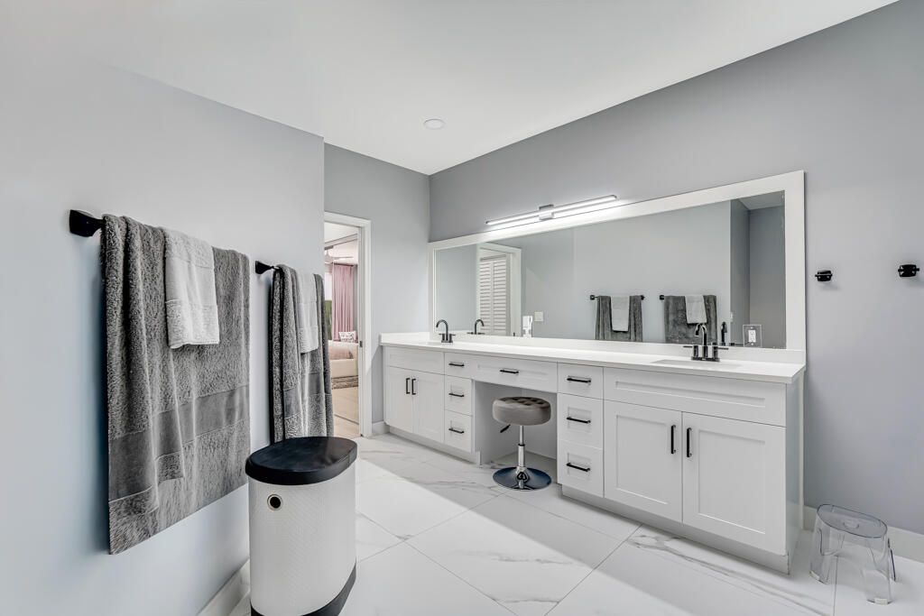 Active With Contract: $819,000 (3 beds, 2 baths, 2007 Square Feet)