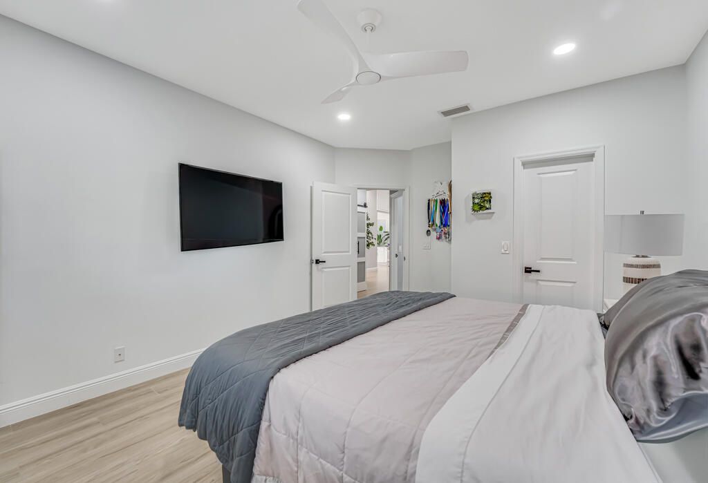 Active With Contract: $819,000 (3 beds, 2 baths, 2007 Square Feet)