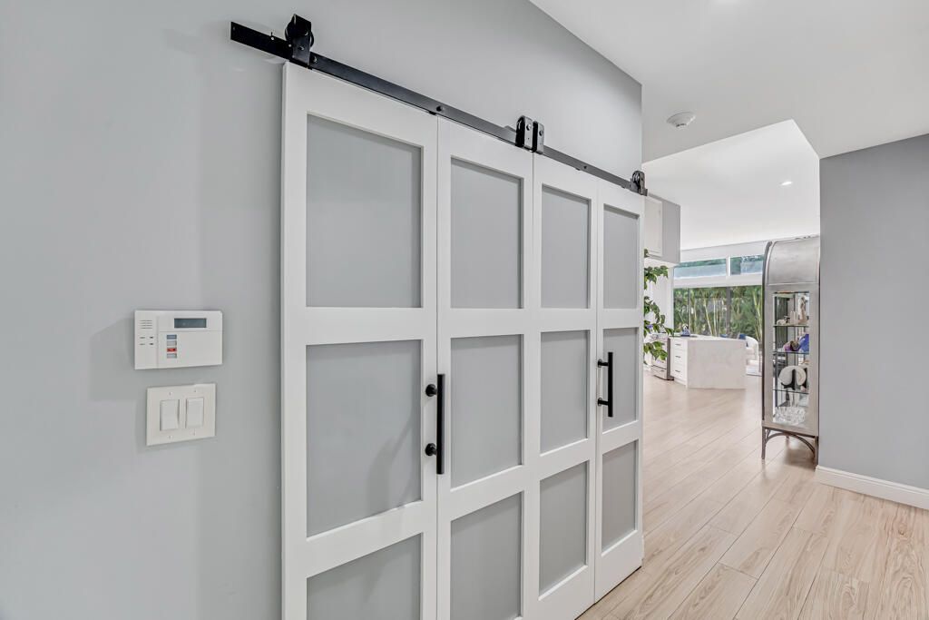 Active With Contract: $819,000 (3 beds, 2 baths, 2007 Square Feet)