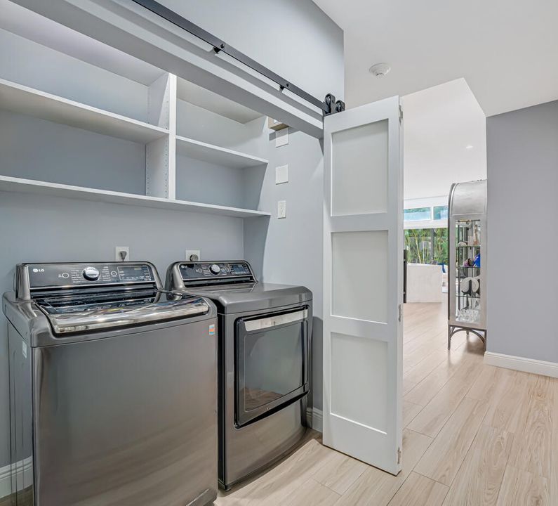 Active With Contract: $819,000 (3 beds, 2 baths, 2007 Square Feet)