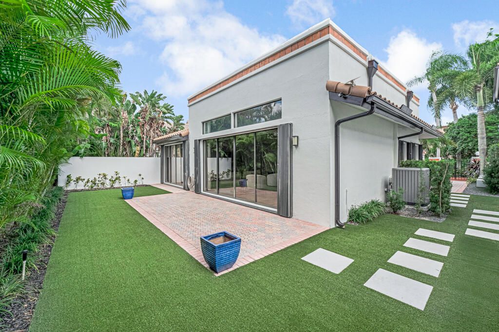 Active With Contract: $819,000 (3 beds, 2 baths, 2007 Square Feet)