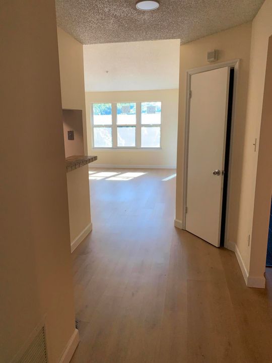 На продажу: $239,000 (3 спален, 2 ванн, 1217 Квадратных фут)