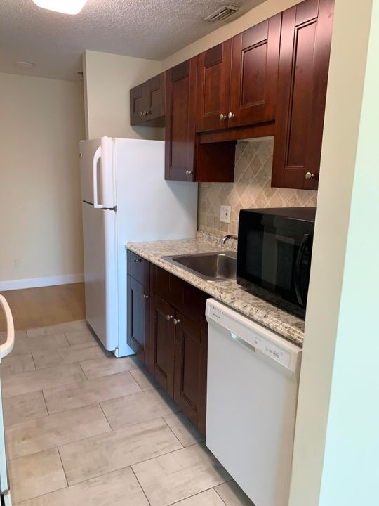 На продажу: $239,000 (3 спален, 2 ванн, 1217 Квадратных фут)