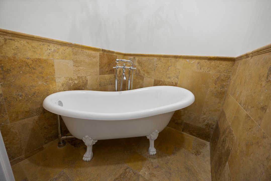 Activo con contrato: $990,000 (3 camas, 2 baños, 2028 Pies cuadrados)