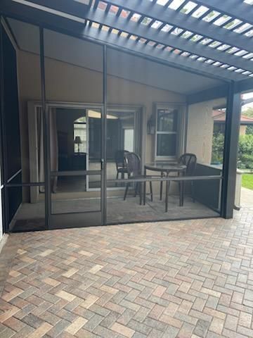 For Rent: $1,050 (1 beds, 1 baths, 337 Square Feet)