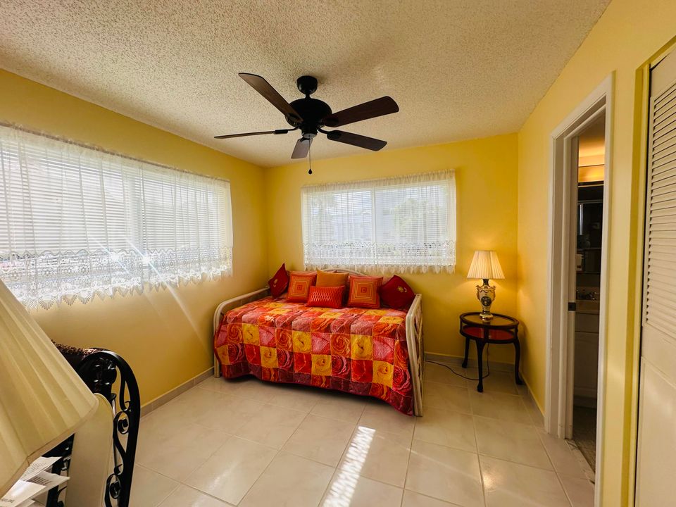 For Sale: $259,900 (2 beds, 2 baths, 1200 Square Feet)