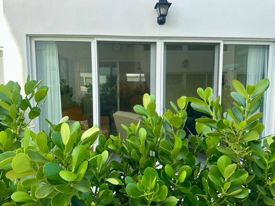 For Sale: $259,900 (2 beds, 2 baths, 1200 Square Feet)