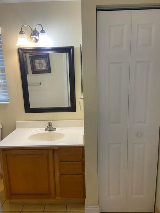 For Rent: $1,050 (1 beds, 1 baths, 337 Square Feet)