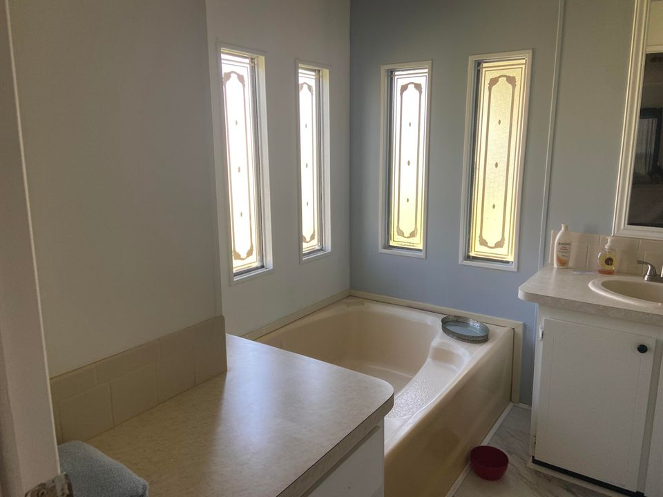 待售: $87,000 (2 贝兹, 2 浴室, 1250 平方英尺)