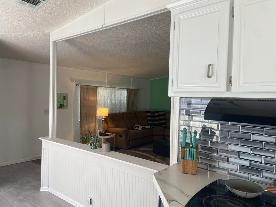 待售: $87,000 (2 贝兹, 2 浴室, 1250 平方英尺)