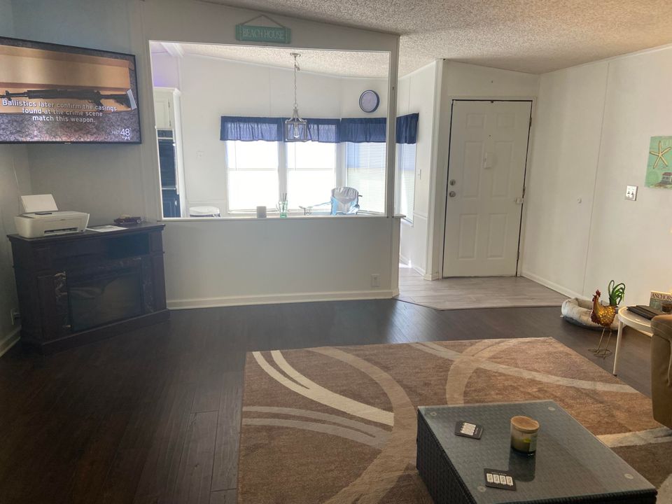 待售: $87,000 (2 贝兹, 2 浴室, 1250 平方英尺)