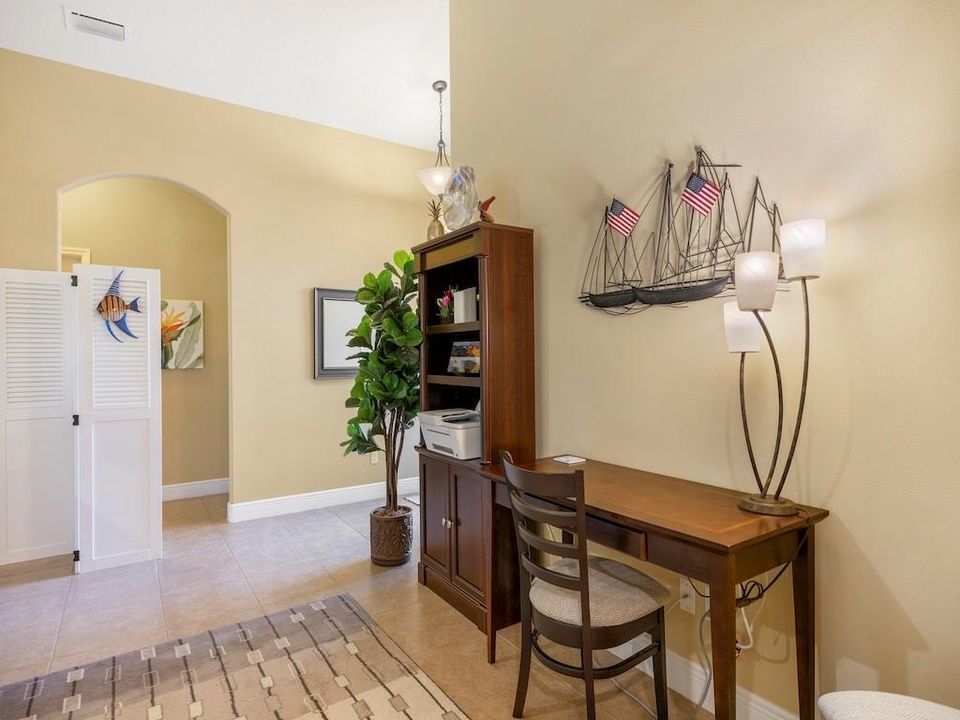 合同活跃: $389,000 (3 贝兹, 2 浴室, 1697 平方英尺)