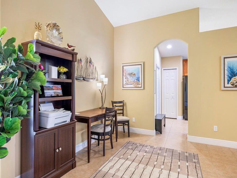 合同活跃: $389,000 (3 贝兹, 2 浴室, 1697 平方英尺)