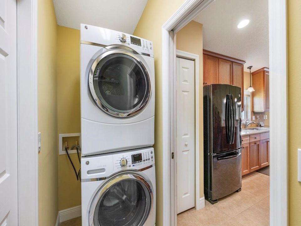 合同活跃: $389,000 (3 贝兹, 2 浴室, 1697 平方英尺)