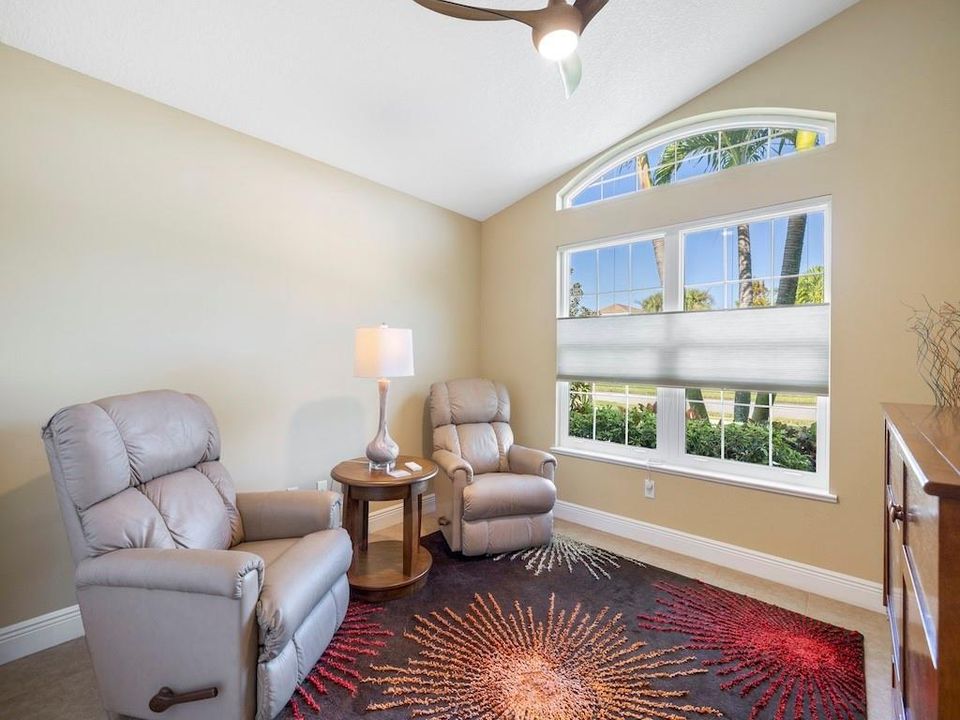 合同活跃: $389,000 (3 贝兹, 2 浴室, 1697 平方英尺)