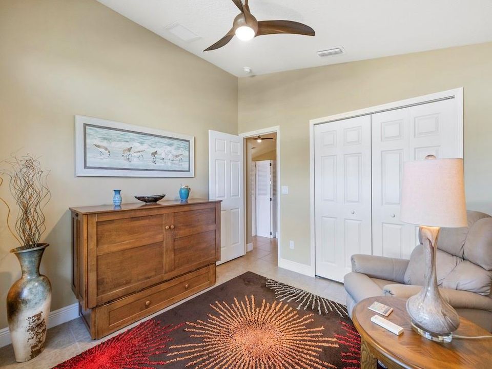 合同活跃: $389,000 (3 贝兹, 2 浴室, 1697 平方英尺)