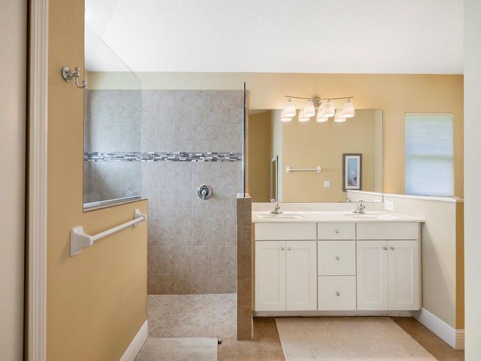 合同活跃: $389,000 (3 贝兹, 2 浴室, 1697 平方英尺)