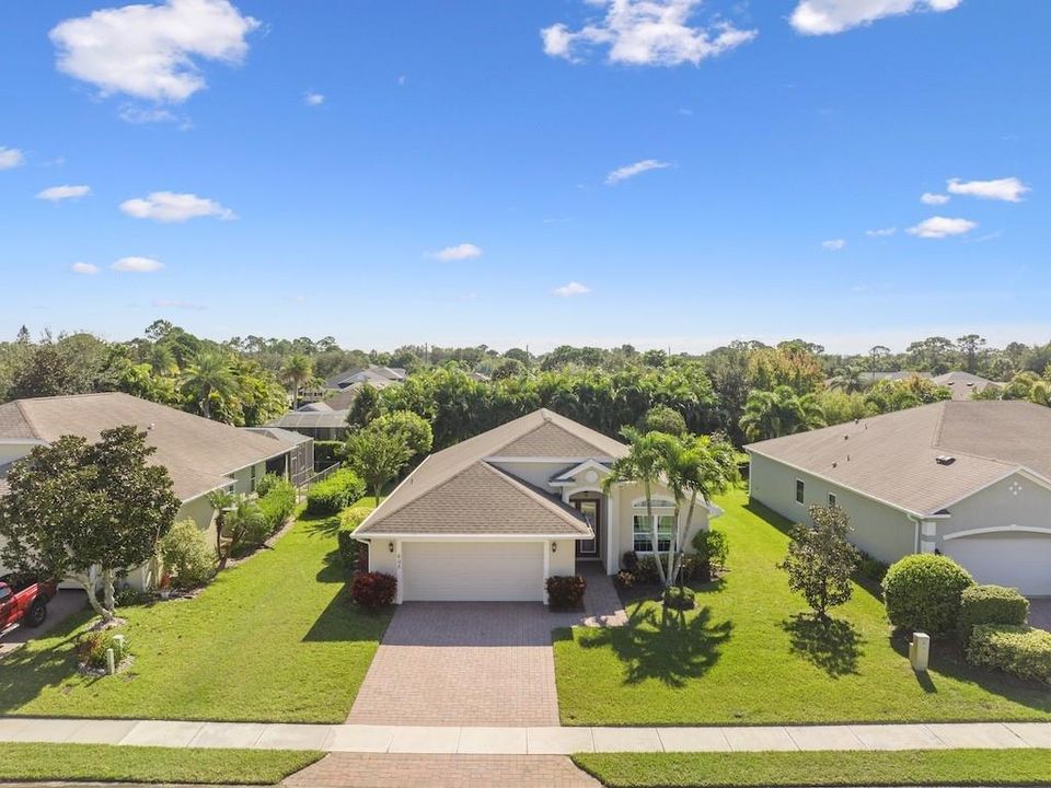 合同活跃: $389,000 (3 贝兹, 2 浴室, 1697 平方英尺)