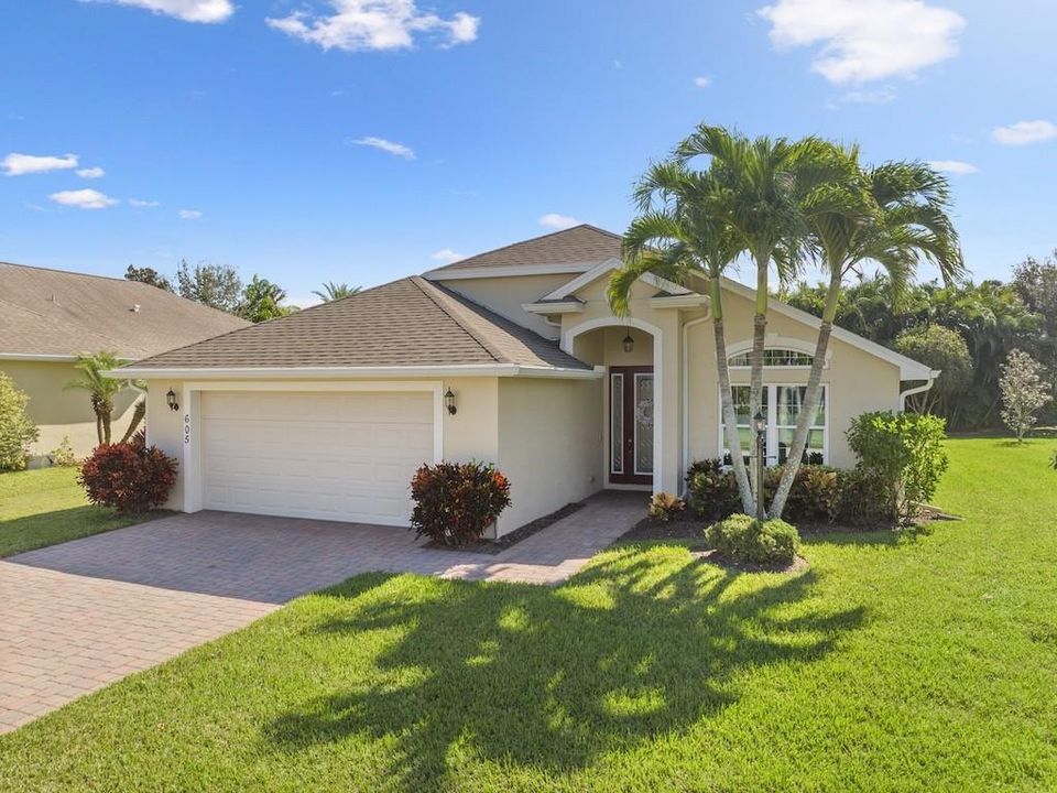 合同活跃: $389,000 (3 贝兹, 2 浴室, 1697 平方英尺)