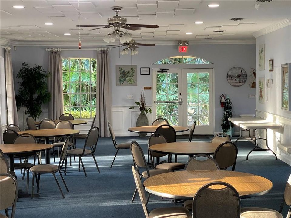 合同活跃: $389,000 (3 贝兹, 2 浴室, 1697 平方英尺)