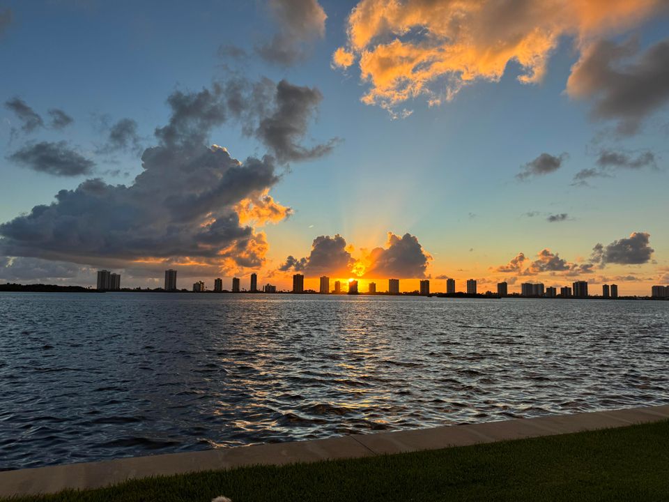 For Sale: $584,500 (3 beds, 2 baths, 1498 Square Feet)