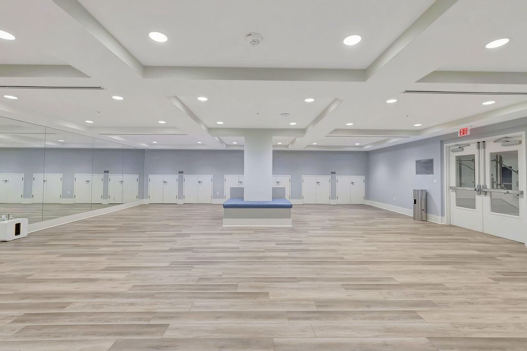 На продажу: $279,999 (2 спален, 2 ванн, 1217 Квадратных фут)