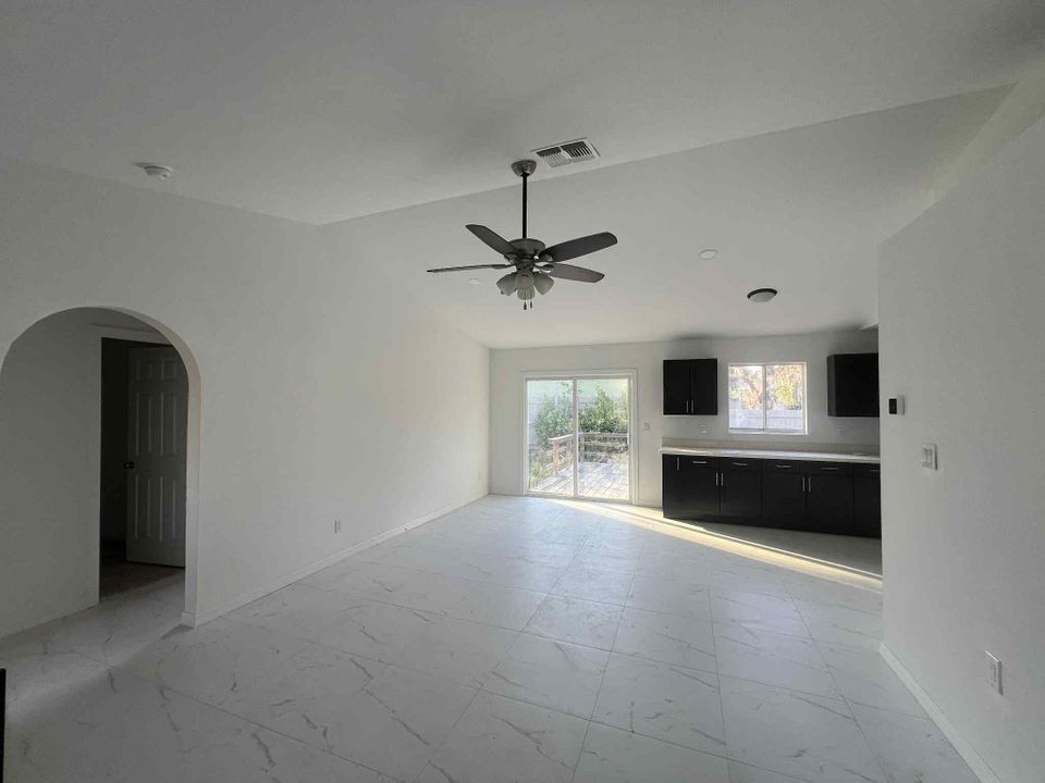 Recently Rented: $3,000 (4 beds, 3 baths, 1548 Square Feet)