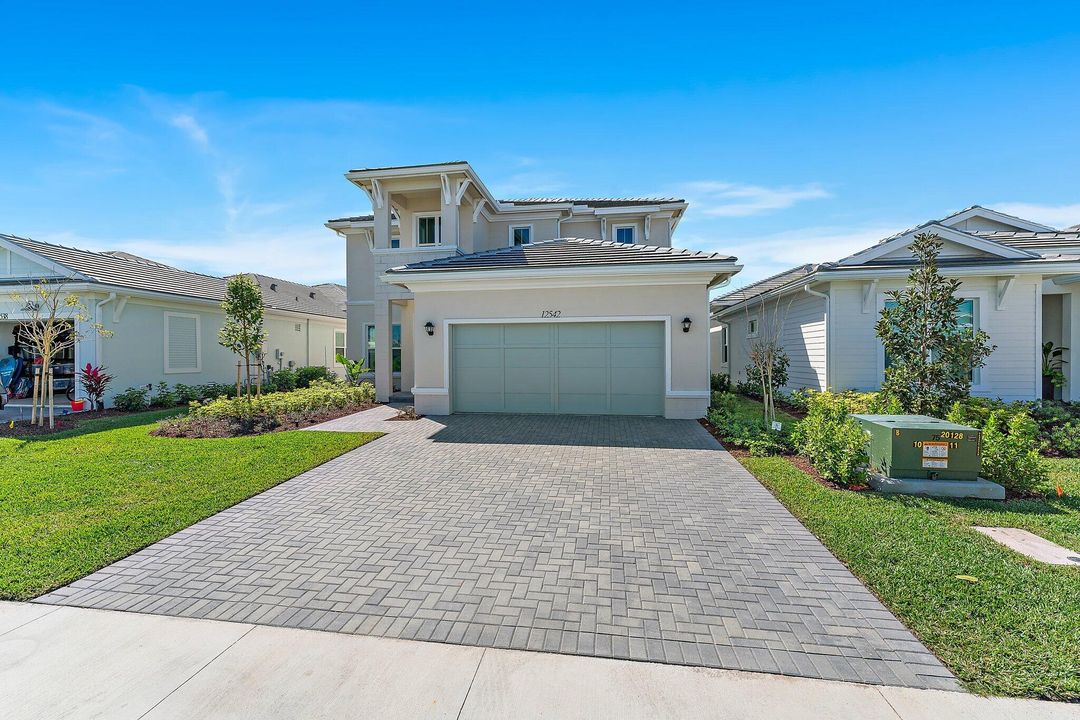 Active With Contract: $4,800 (5 beds, 3 baths, 3151 Square Feet)
