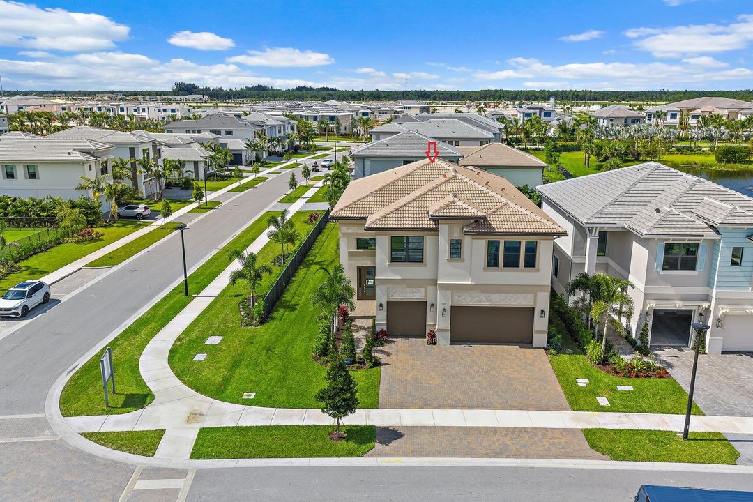 出租: $5,900 (5 贝兹, 5 浴室, 3656 平方英尺)