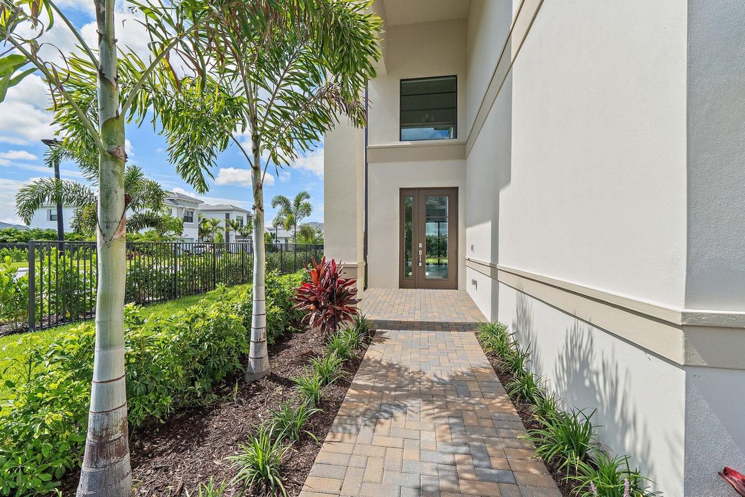 出租: $5,900 (5 贝兹, 5 浴室, 3656 平方英尺)