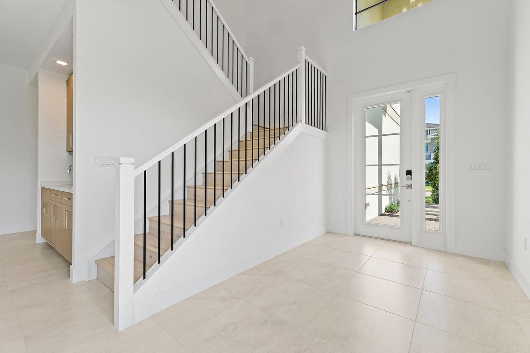 出租: $5,900 (5 贝兹, 5 浴室, 3656 平方英尺)