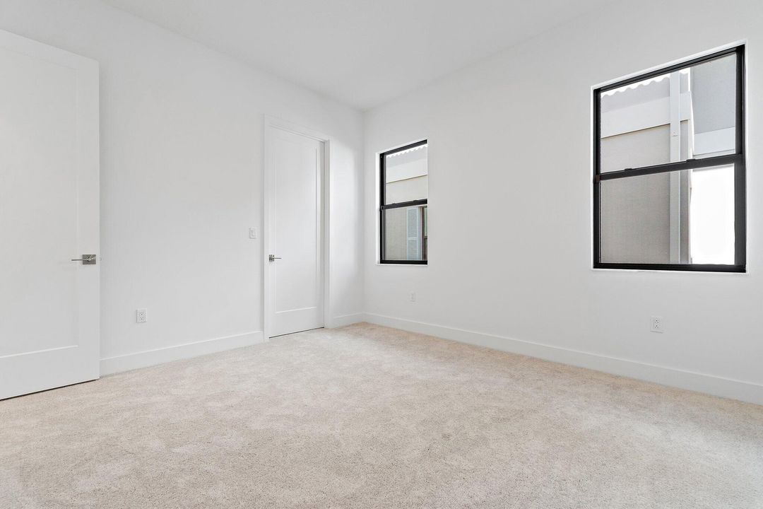 出租: $5,900 (5 贝兹, 5 浴室, 3656 平方英尺)