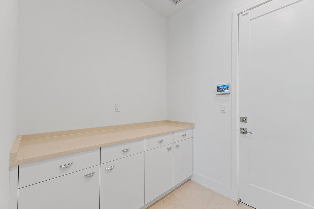 出租: $5,900 (5 贝兹, 5 浴室, 3656 平方英尺)