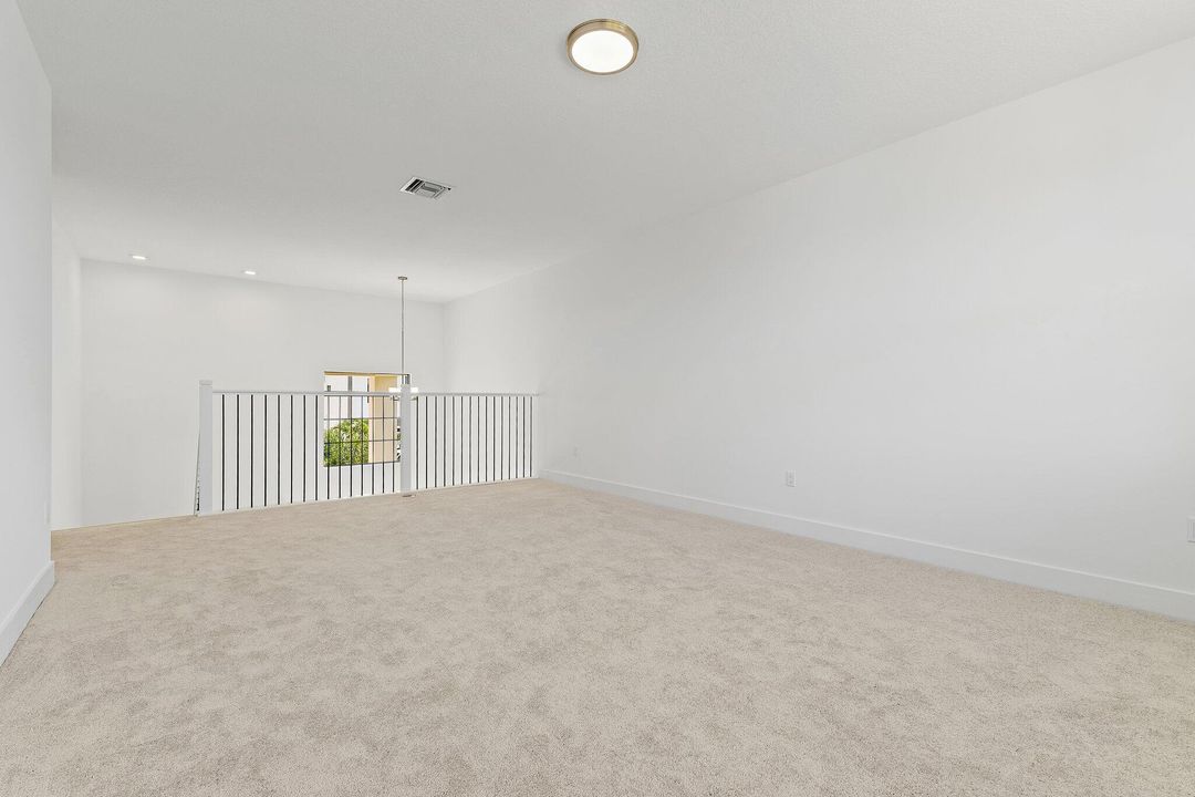 出租: $5,900 (5 贝兹, 5 浴室, 3656 平方英尺)