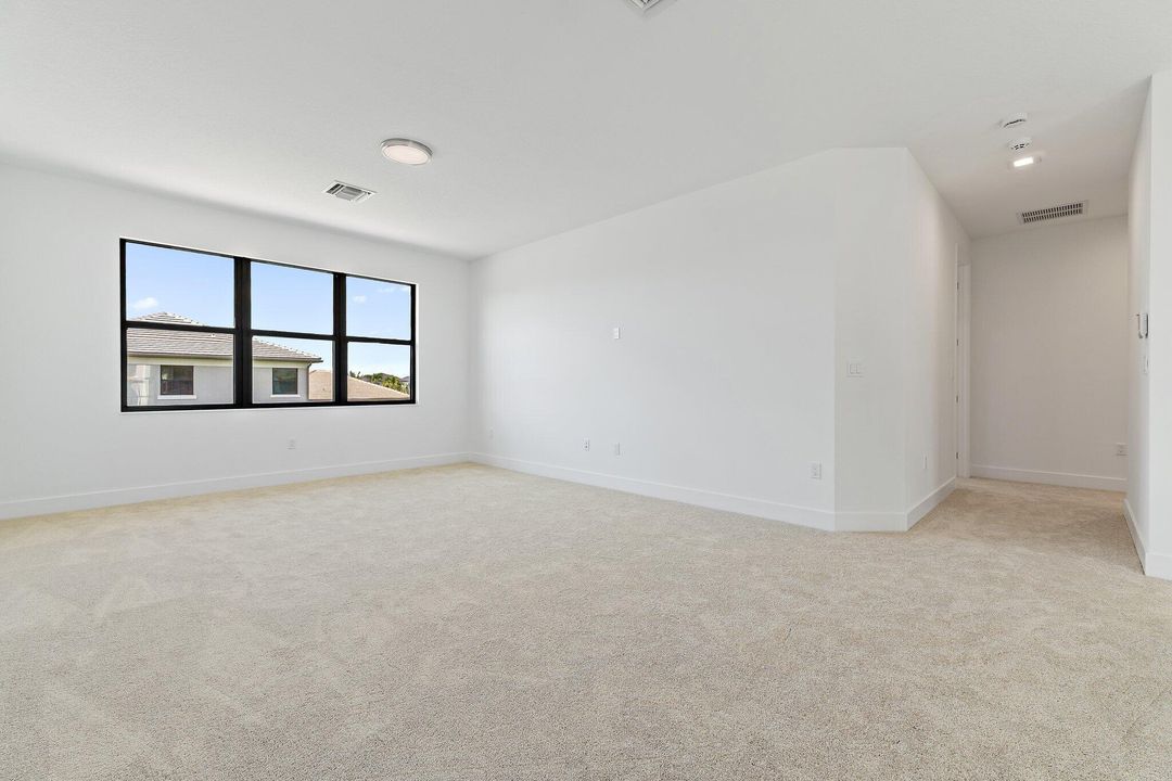 出租: $5,900 (5 贝兹, 5 浴室, 3656 平方英尺)