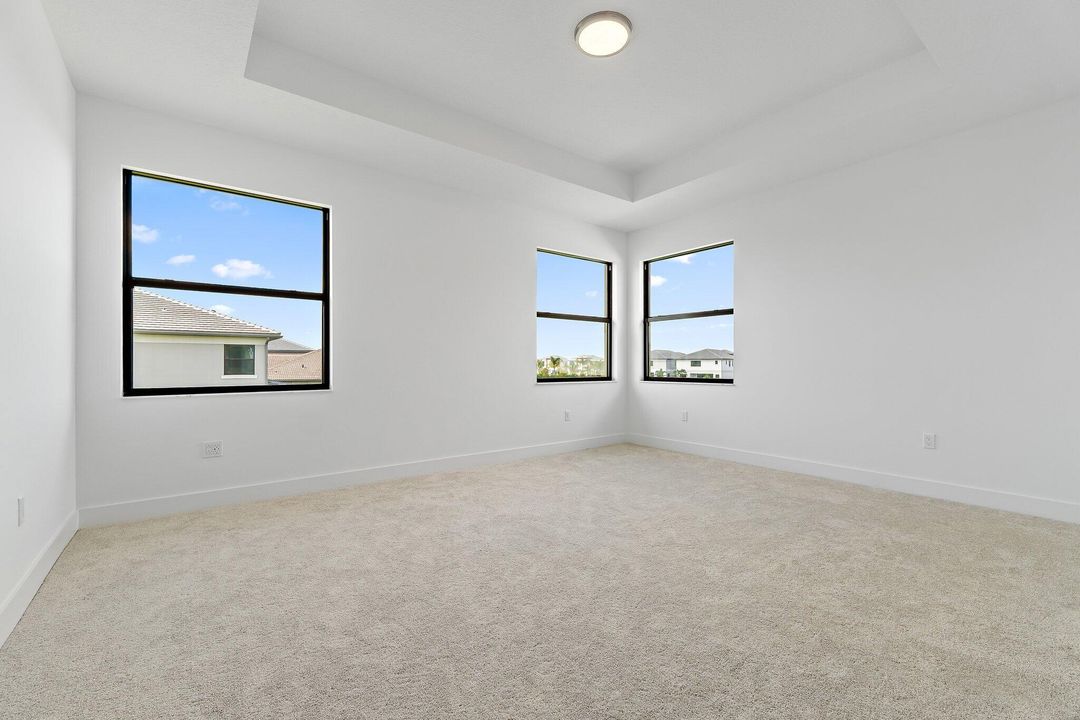 出租: $5,900 (5 贝兹, 5 浴室, 3656 平方英尺)