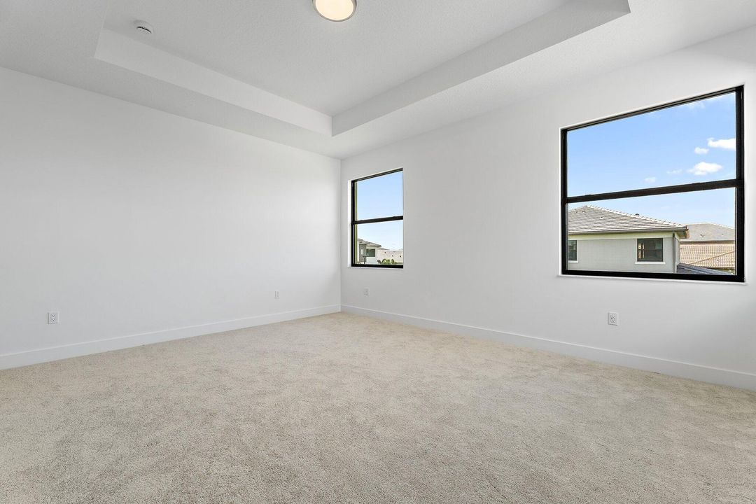 出租: $5,900 (5 贝兹, 5 浴室, 3656 平方英尺)