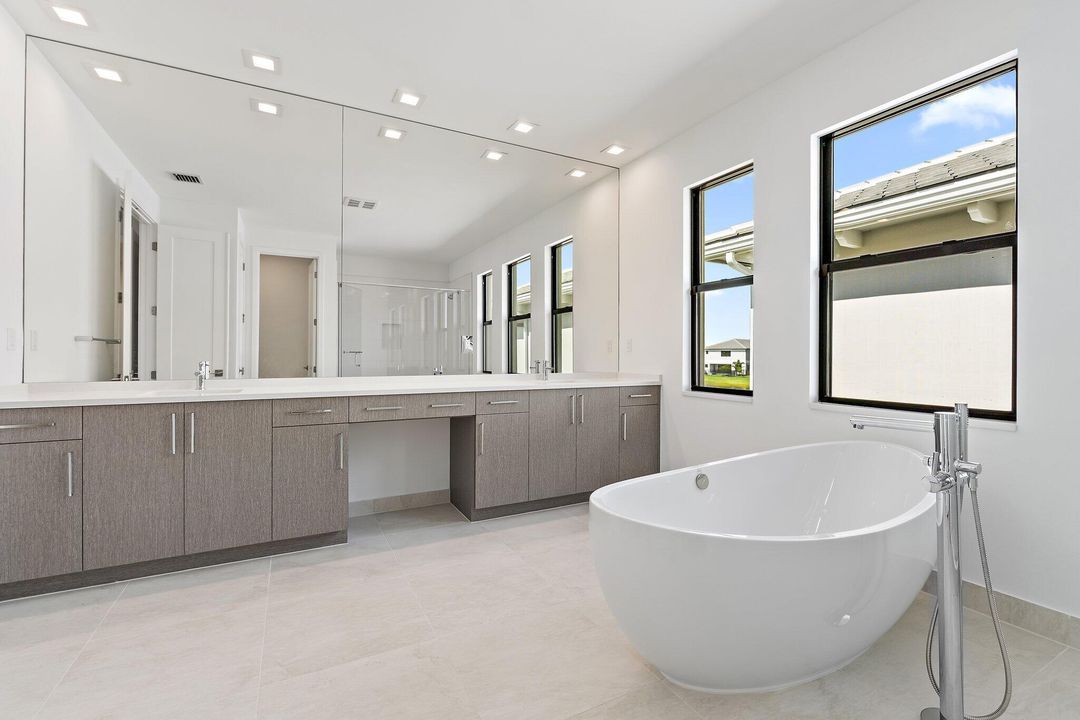 出租: $5,900 (5 贝兹, 5 浴室, 3656 平方英尺)